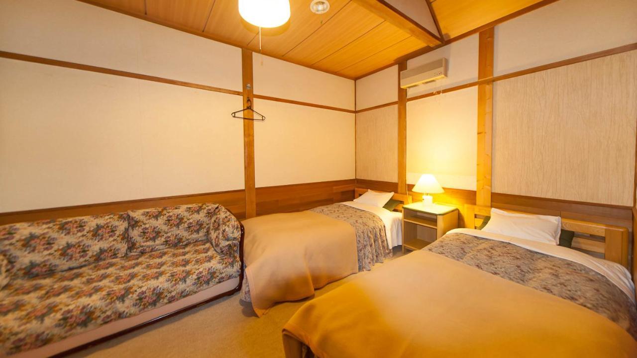 Country Inn Canadian House Myoko Bagian luar foto