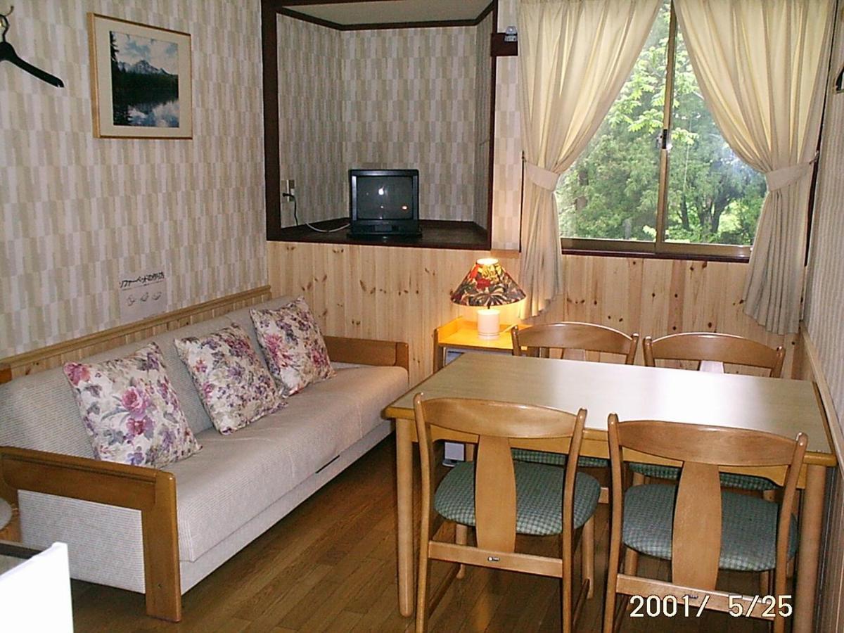 Country Inn Canadian House Myoko Bagian luar foto