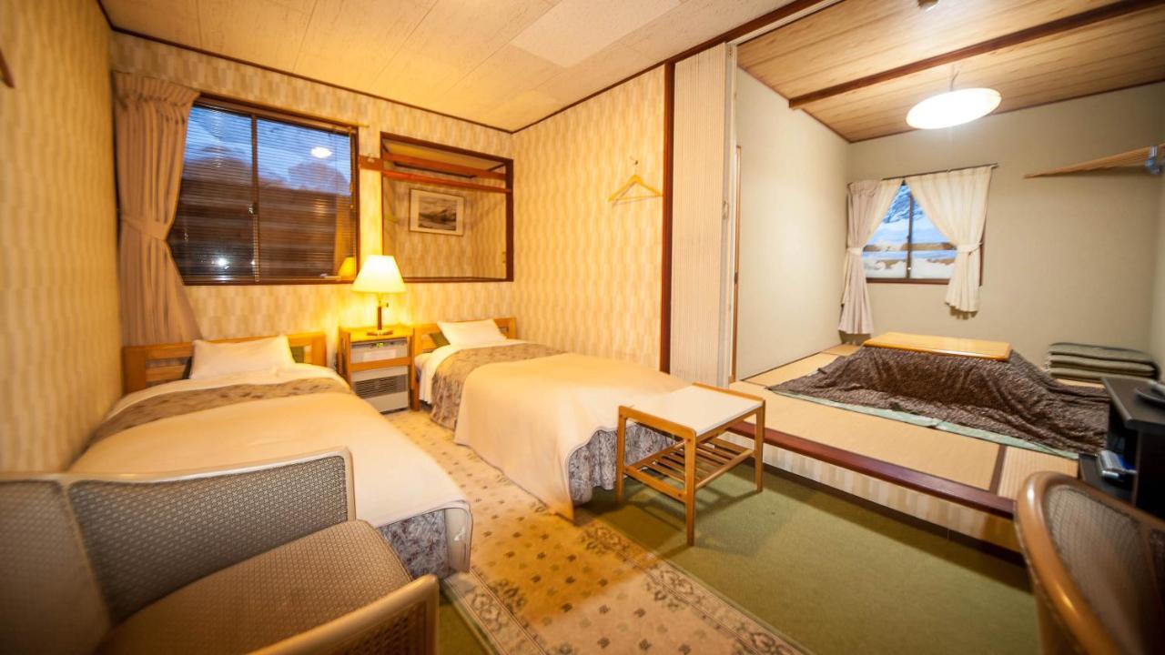 Country Inn Canadian House Myoko Bagian luar foto