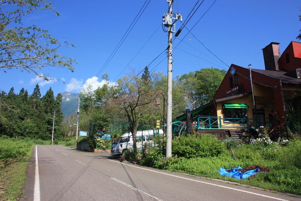 Country Inn Canadian House Myoko Bagian luar foto