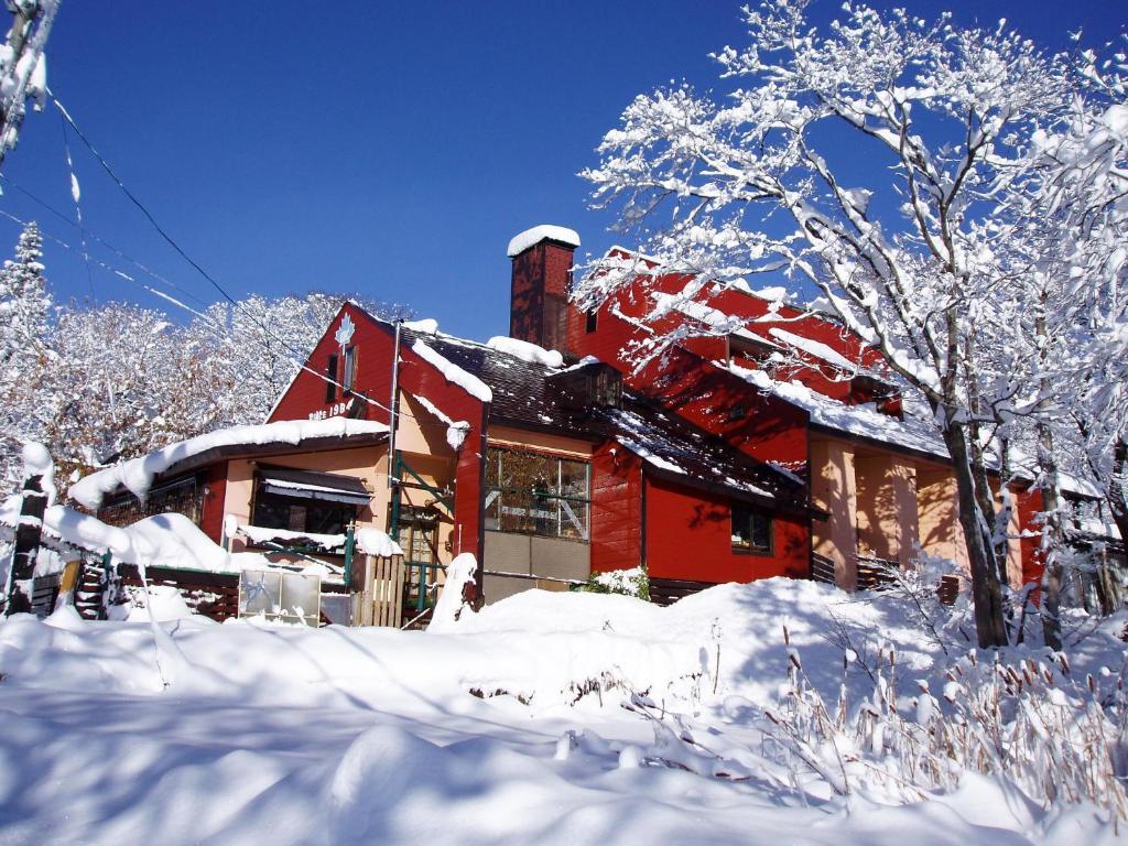 Country Inn Canadian House Myoko Bagian luar foto