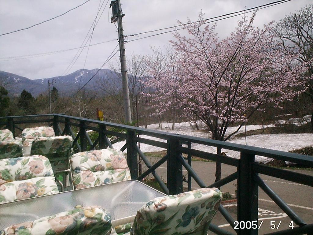 Country Inn Canadian House Myoko Bagian luar foto